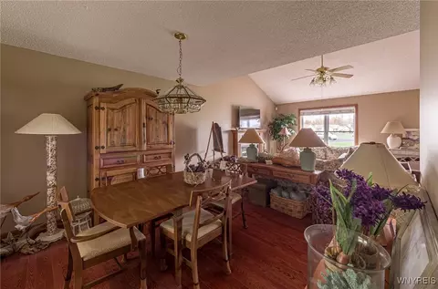 Dining - 34 Alexander Pkwy, Pendleton, NY 14120 photo 1 of 4