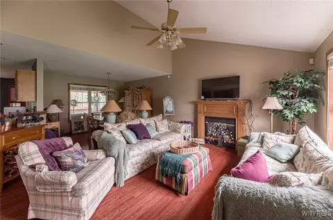 Living - 34 Alexander Pkwy, Pendleton, NY 14120 photo 2 of 2