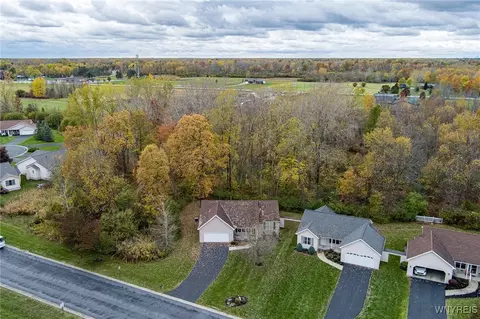 View/Area - 34 Alexander Pkwy, Pendleton, NY 14120 photo 4 of 6