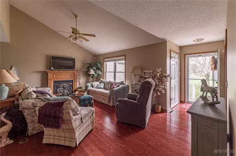 Entry Way - 34 Alexander Pkwy, Pendleton, NY 14120 photo 2 of 2