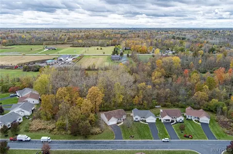 View/Area - 34 Alexander Pkwy, Pendleton, NY 14120 photo 3 of 6