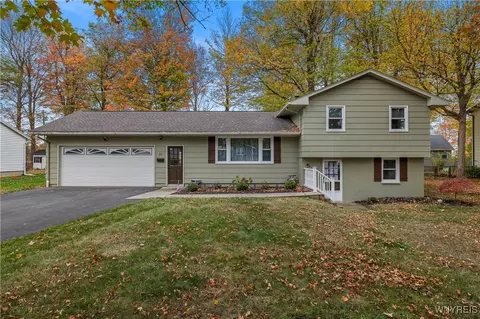 22 Crescent Dr, Newstead, NY 14001