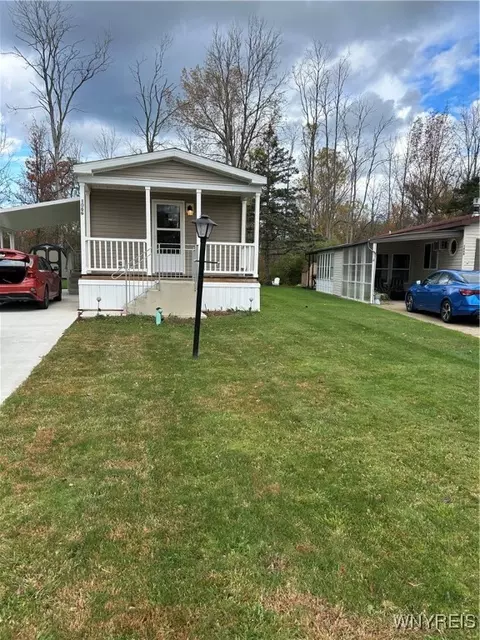 1066 Northwood Dr, Evans, NY 14047