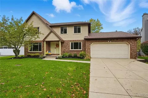 27 Bywater Ct, Amherst, NY 14221