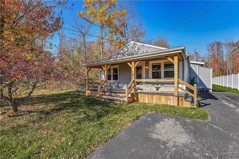 548 Herr Rd, Evans, NY 14006