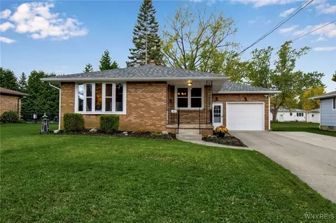 61 Southwest Pkwy, Lancaster, NY 14086