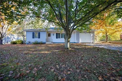 7297 Woodland Dr, Hamburg, NY 14075