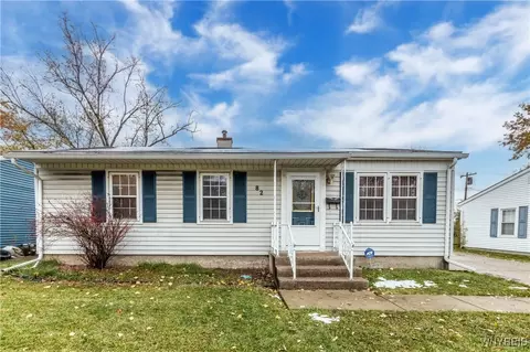 82 Penarrow Dr, Tonawanda, NY 14150