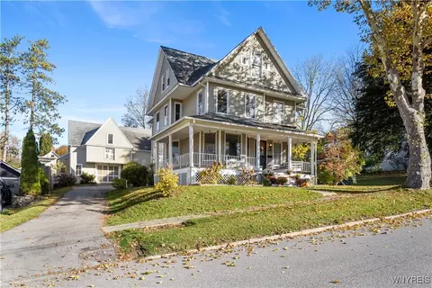 37 State St, Warsaw, NY 14569