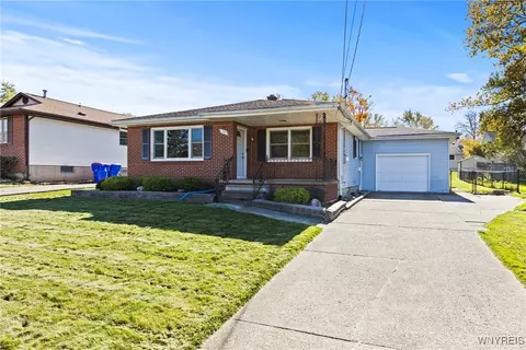 75 Laurelton Dr, West Seneca, NY 14224