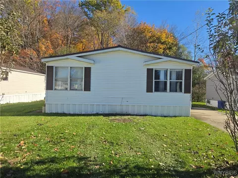 2070 Hemstreet Rd, Aurora, NY 14052
