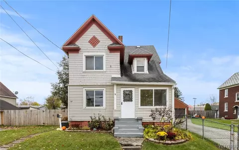 63 Wood St, Lackawanna, NY 14218