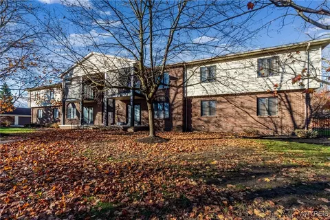 162 Peppertree Dr #B, Amherst, NY 14228