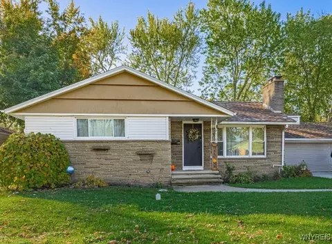 1498 Red Jacket Rd, Grand Island, NY 14072