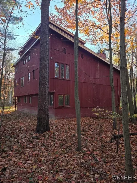 12573 Wardtown Rd, Perrysburg, NY 14129