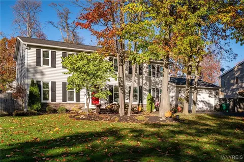 7209 Woodmore Ct, Lockport, NY 14094