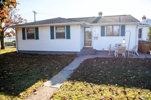 371 Ellen Dr, Cheektowaga, NY 14225