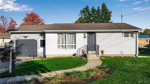 36 Ashley Dr, Lancaster, NY 14086