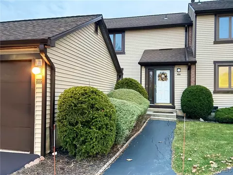207 Charlesgate Cir, East Amherst, NY 14051