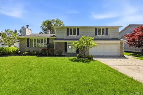 27 Honorine Dr, Depew, NY 14043