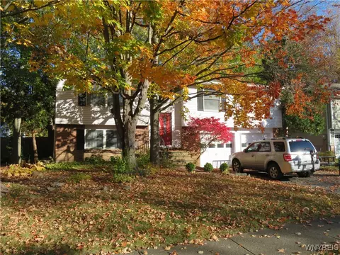 4889 Springway Ln, Hamburg, NY 14075