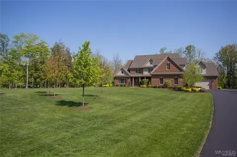 698 Windover Ln, Evans, NY 14047