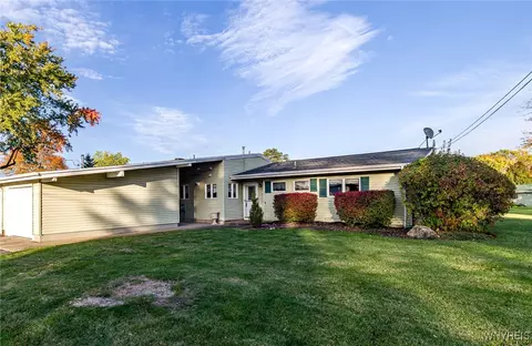 34 Steele Cir, Niagara, NY 14304