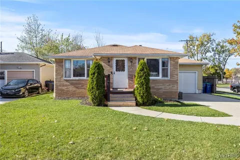 130 Leonore Rd, Amherst, NY 14226