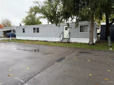 5 Lobue Ln, Cheektowaga, NY 14225