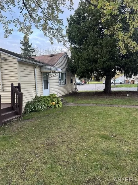 24 Fernwood Pl, Cheektowaga, NY 14225