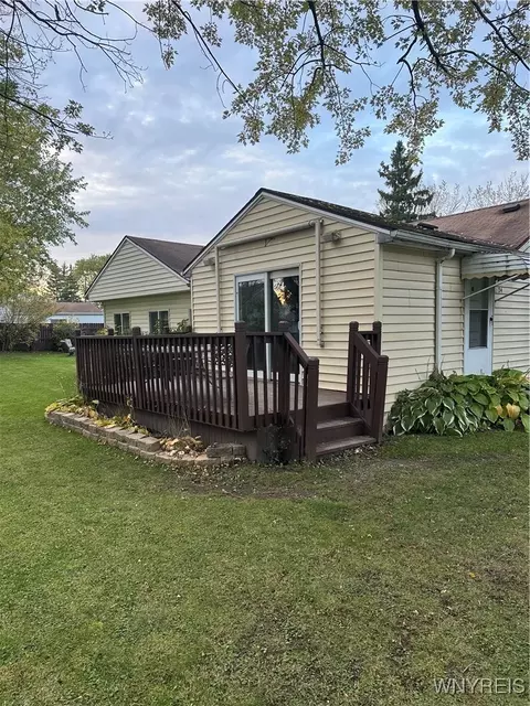 24 Fernwood Pl, Cheektowaga, NY 14225