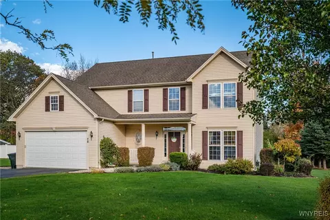 76 Graystone Ln, Orchard Park, NY 14127