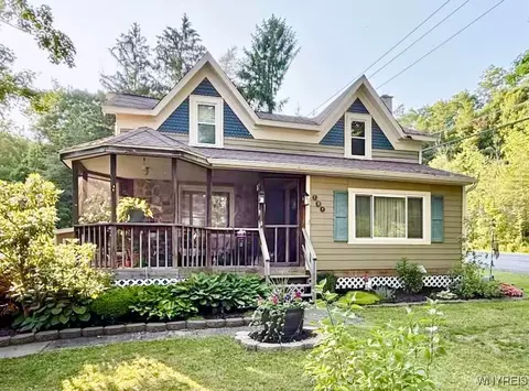 704 Cozy Rd, Bennington, NY 14037