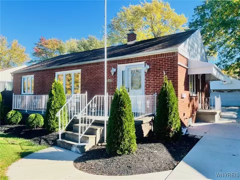 4867 Morgan Pkwy, Hamburg, NY 14075