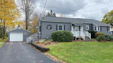 102 Grove St, Evans, NY 14006
