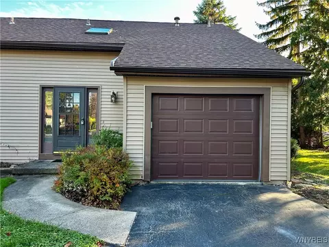 767 Robin Rd, Amherst, NY 14228