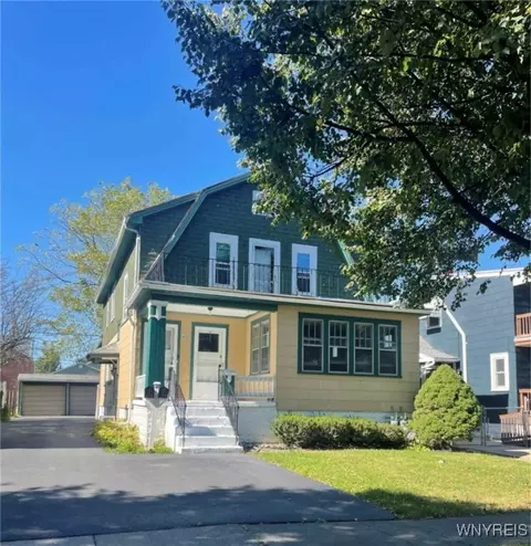 46 Kirkwood Dr, West Seneca, NY 14224