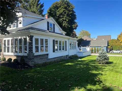 30 Eagle St, Amherst, NY 14221 photo 2