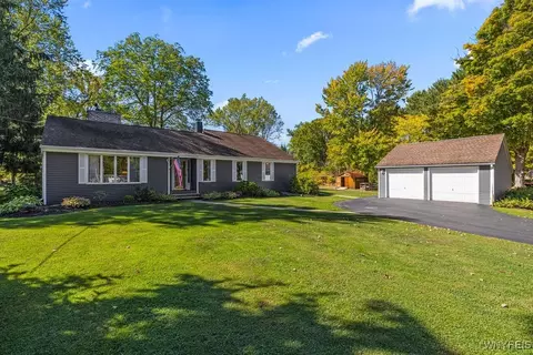7630 Back Creek Rd, Hamburg, NY 14075