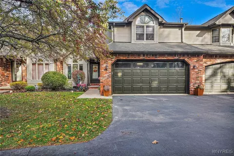 10 In The Woods Ln, West Seneca, NY 14224