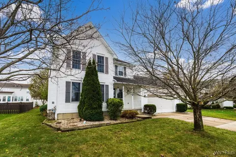 2194 Woodsfield Dr, Lake View, NY 14085
