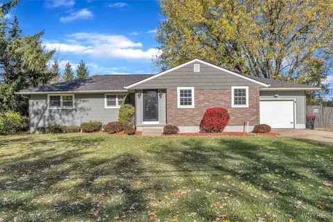 5252 William St, Lancaster, NY 14086