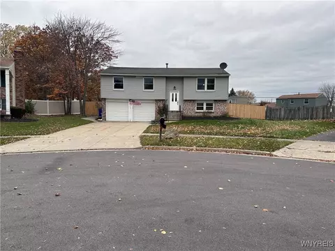 134 Roycroft Dr, West Seneca, NY 14224
