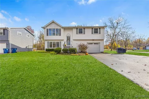 146 October Ln, Amherst, NY 14228