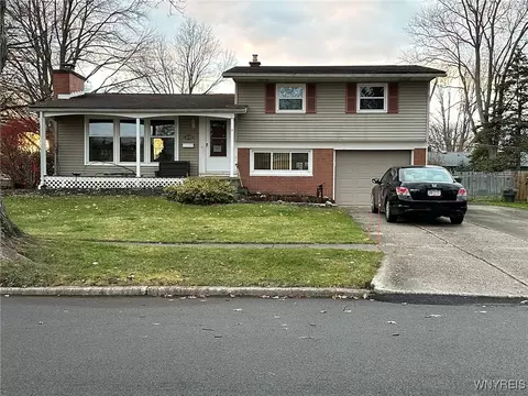 1332 Greenbrier Ln, North Tonawanda, NY 14120