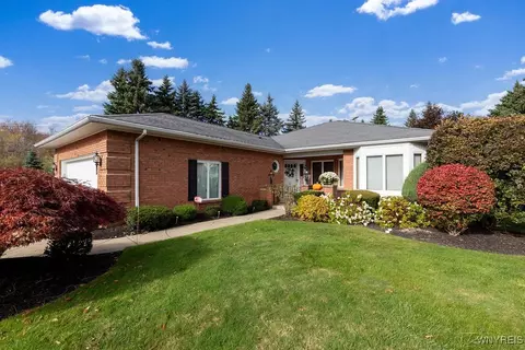 5 Hampton Hill Dr, Amherst, NY 14221