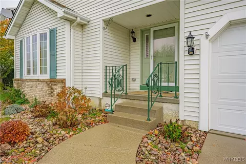2400 Lake Mead Rd, Wheatfield, NY 14304