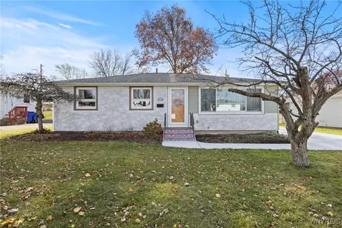 91 Marilyn Dr, West Seneca, NY 14224