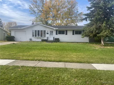 406 Brookwood Dr, Hamburg, NY 14075