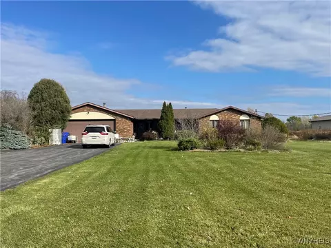6721 Aiken Rd, Pendleton, NY 14094